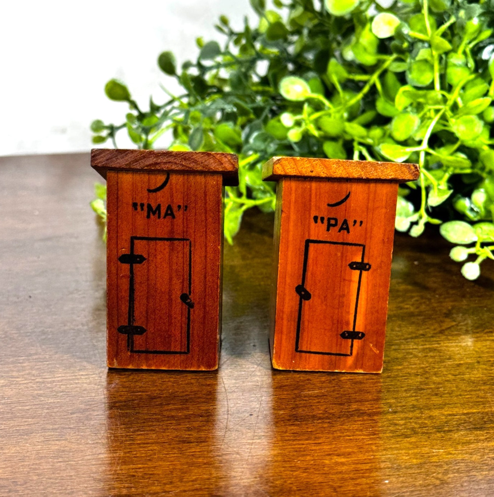 Vintage Wooden Ma and Pa Outhouse Salt & Pepper Shakers Wood 2" Tall